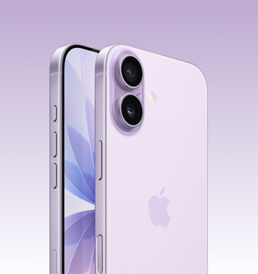 Ekranı kısmen görünen ve yan duran Lavanta rengi iPhone 17’nin Eylem düğmesi, ses düğmesi ve yan düğmesi görünüyor. Arkadan dış görünümünde sol üst köşede gelişmiş çift kamera sistemi görünüyor.