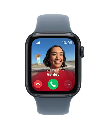 Apple Watch SE 3，展示午夜色鋁金屬錶殼，搭配錨藍色運動型錶帶，螢幕顯示來電畫面，包含聯絡人照片，以及接聽與拒接來電按鈕，機身右側展示數位錶冠