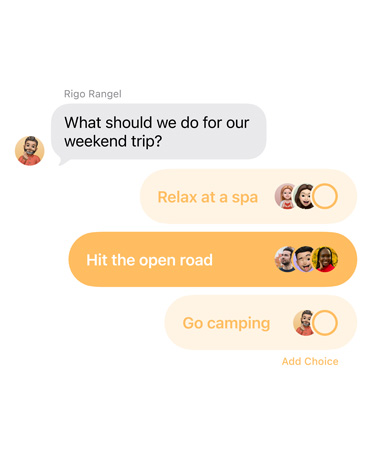 Enquête-feature in Berichten met mensen in de groepschat die stemmen over de locatie van hun weekendje weg